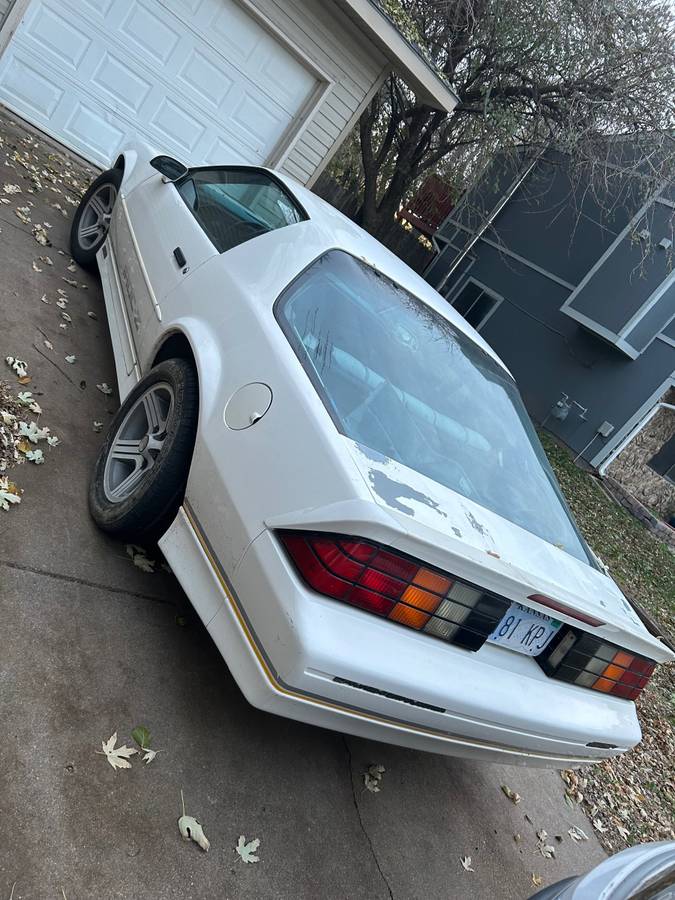 Chevrolet-Camaro-iroc-z28-1989-1