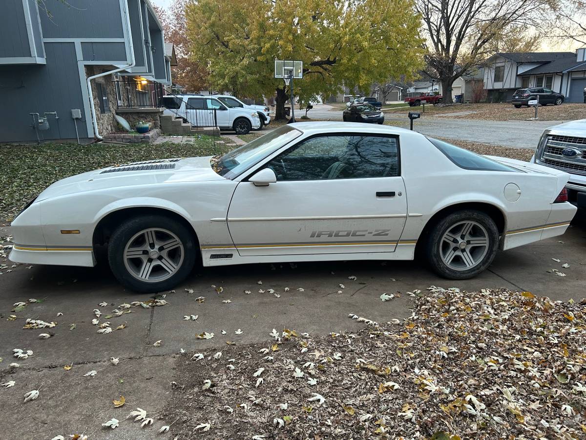 Chevrolet-Camaro-iroc-z28-1989-2