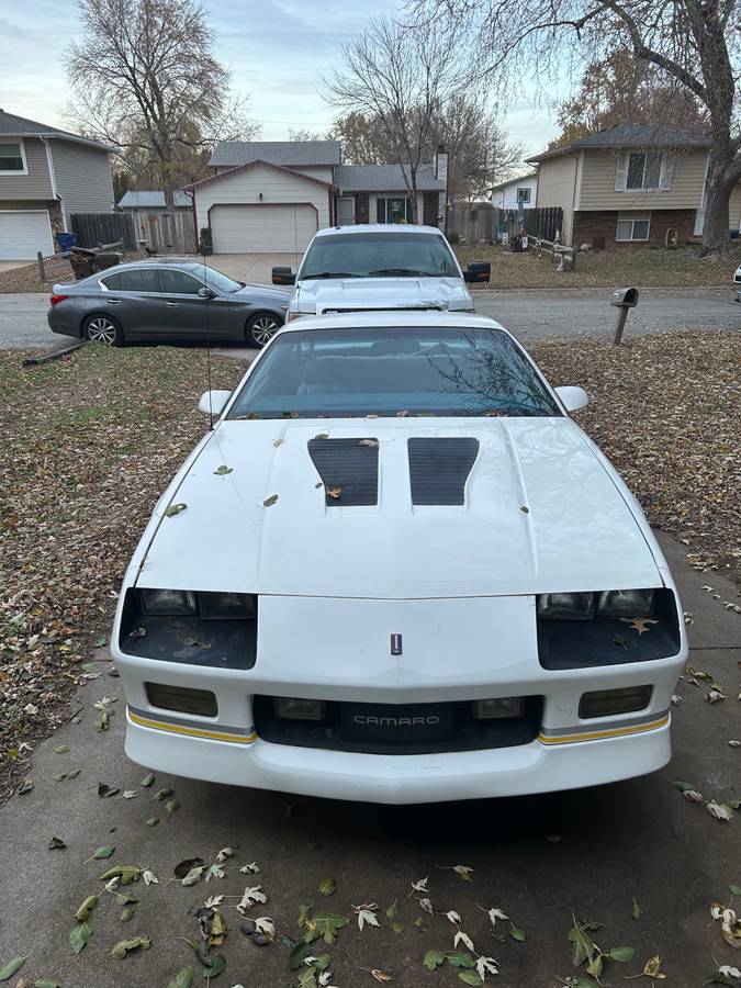 Chevrolet-Camaro-iroc-z28-1989-3