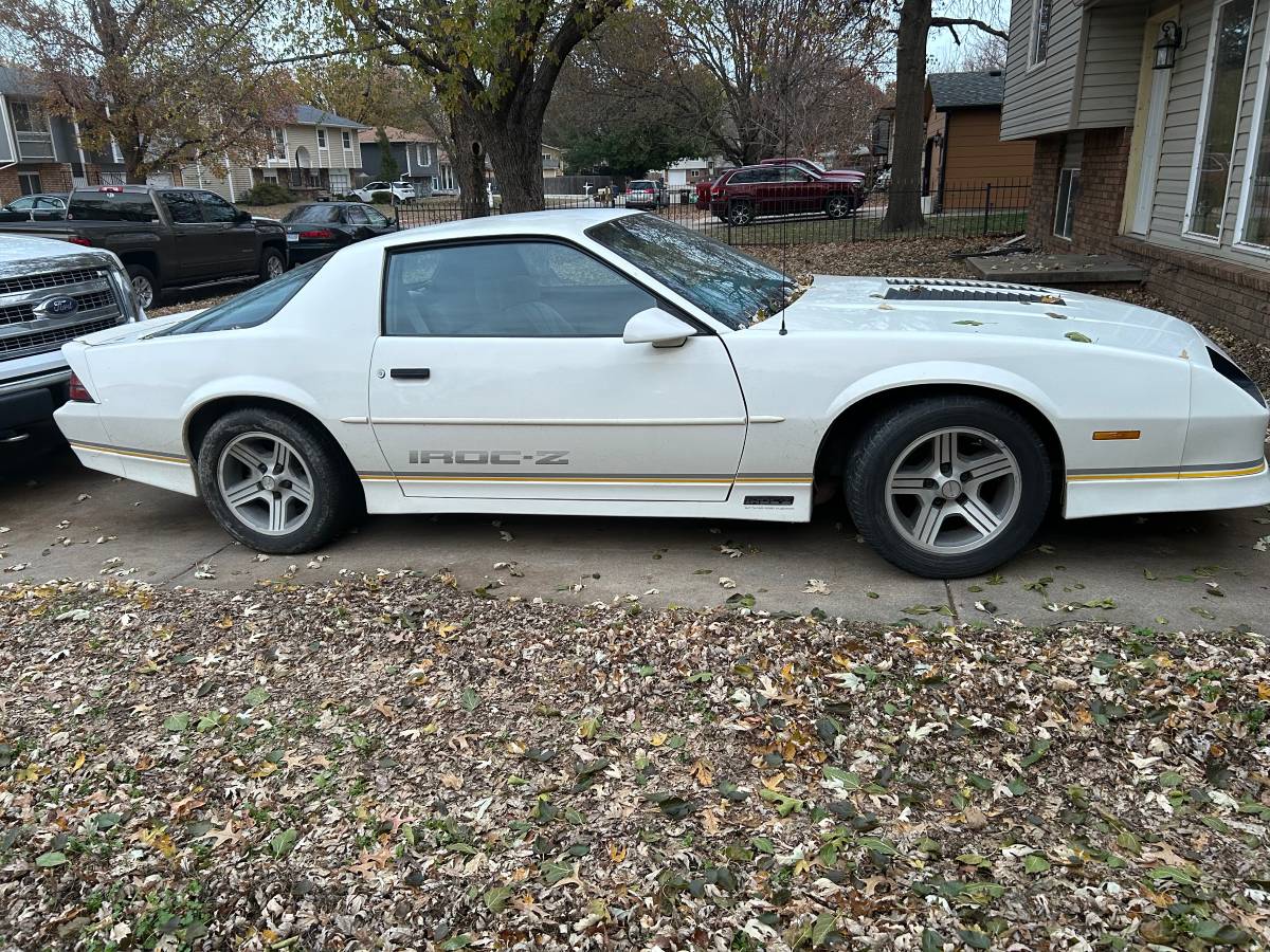 Chevrolet-Camaro-iroc-z28-1989-4