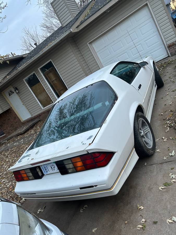 Chevrolet-Camaro-iroc-z28-1989