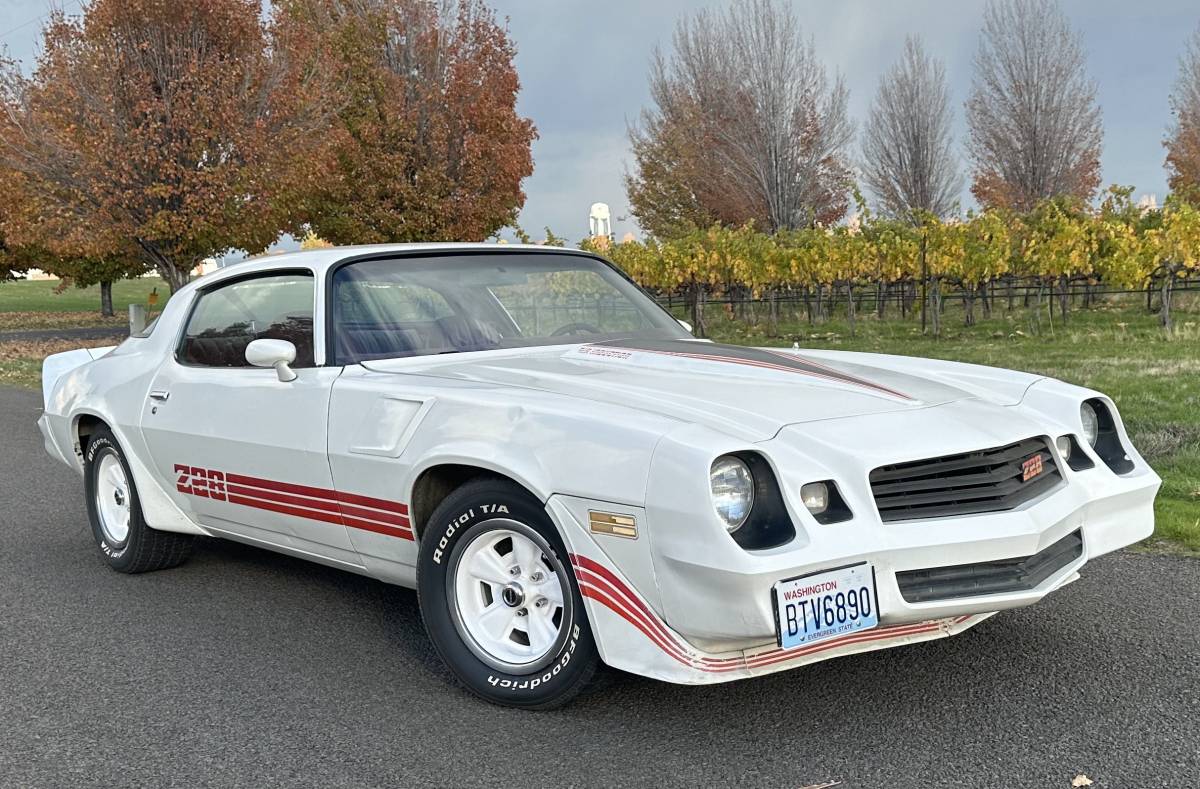 Chevrolet-Camaro-z28-1980