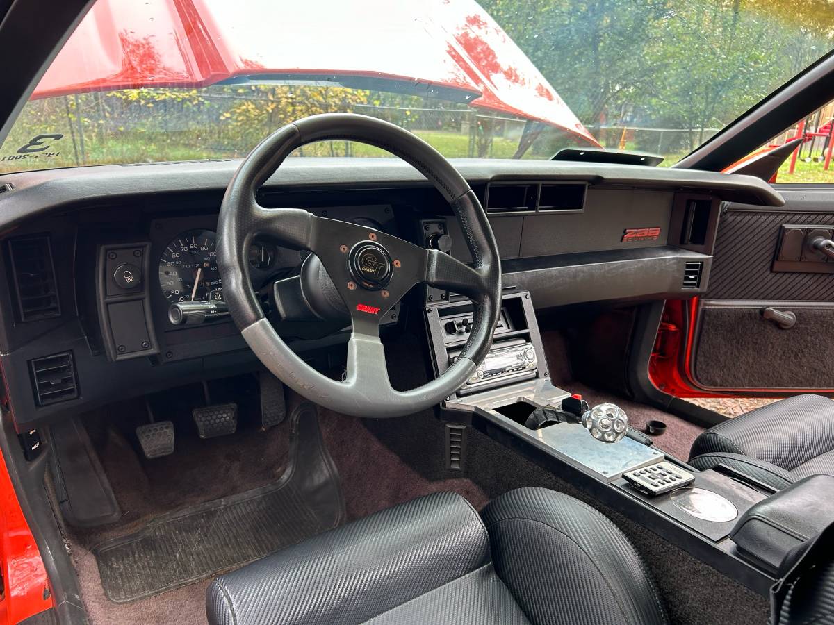 Chevrolet-Camaro-z28-1984-19