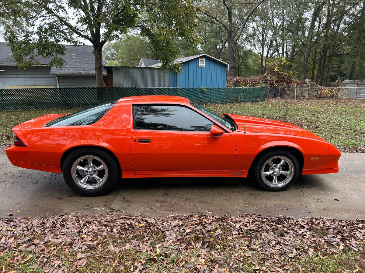 Chevrolet-Camaro-z28-1984-3