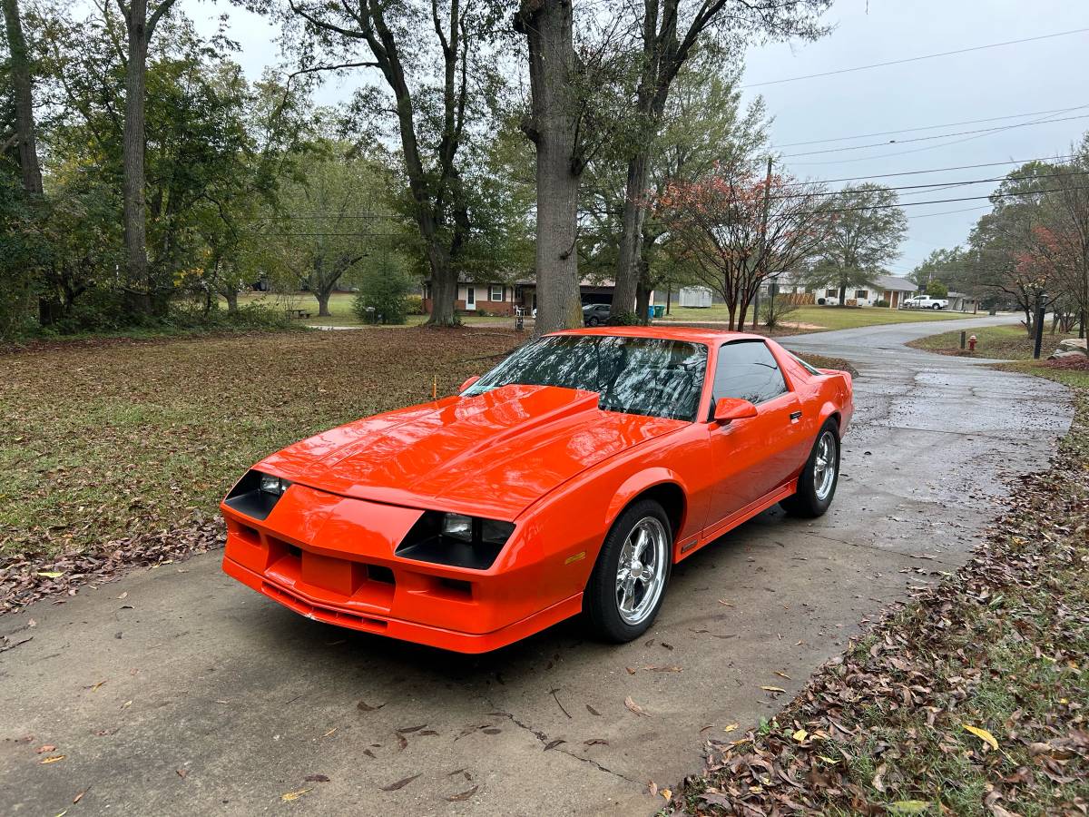 Chevrolet-Camaro-z28-1984