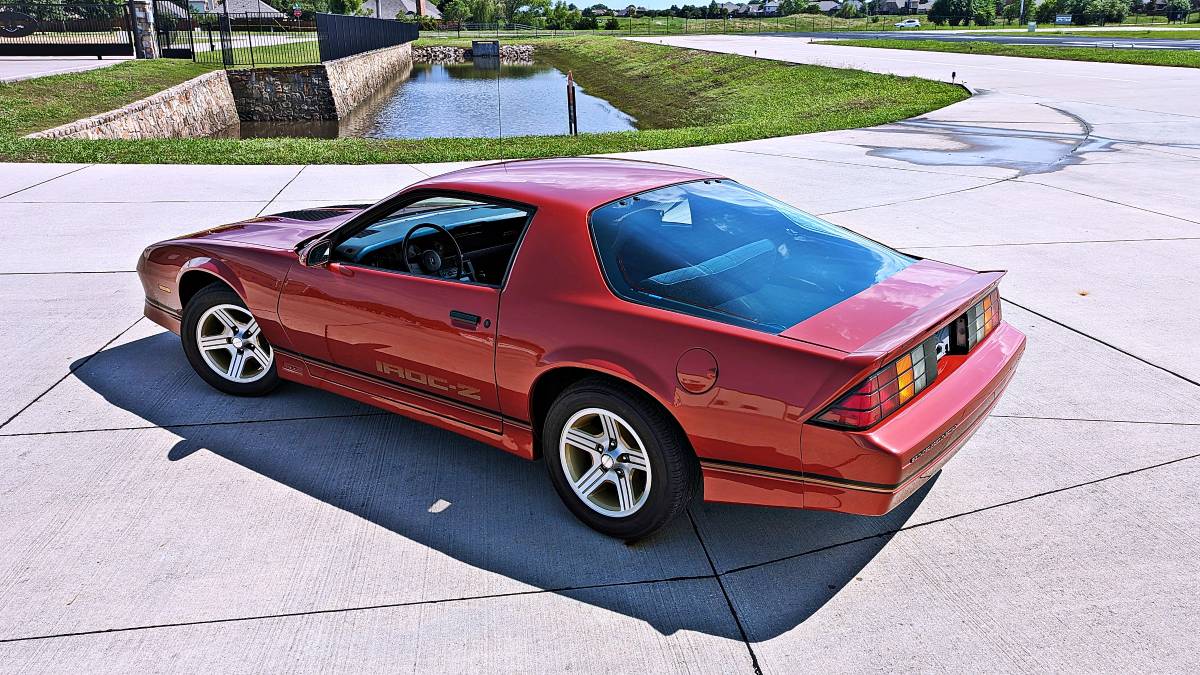 Chevrolet-Camaro-z28-1988-1