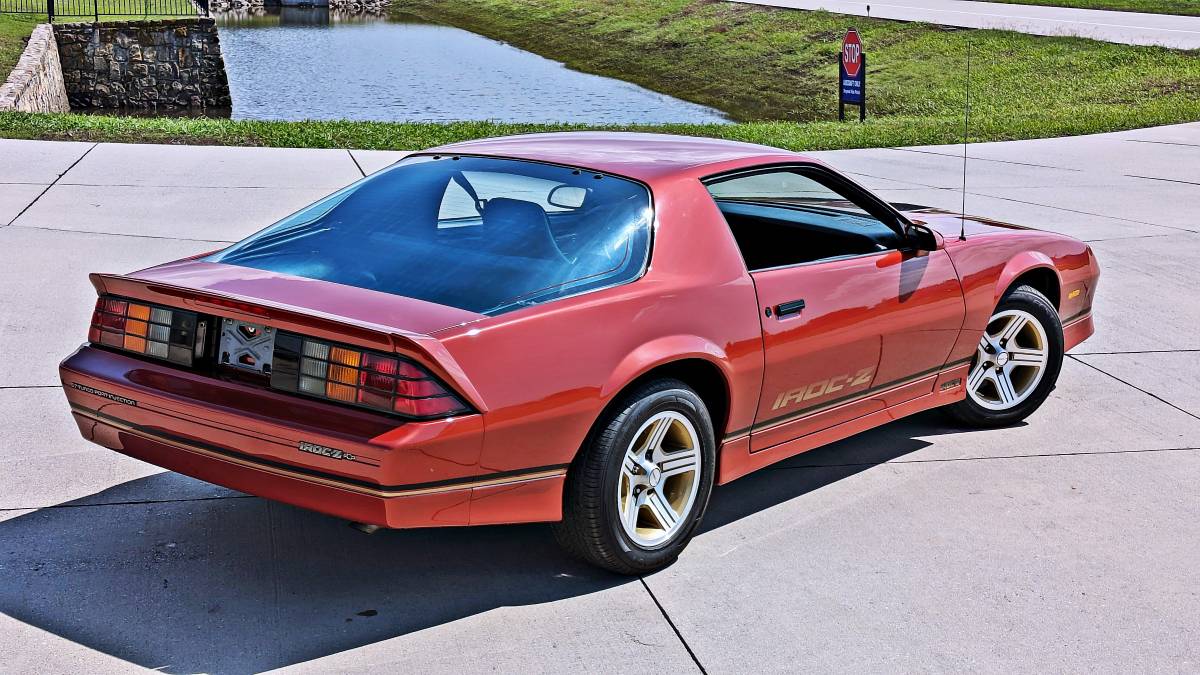 Chevrolet-Camaro-z28-1988-14