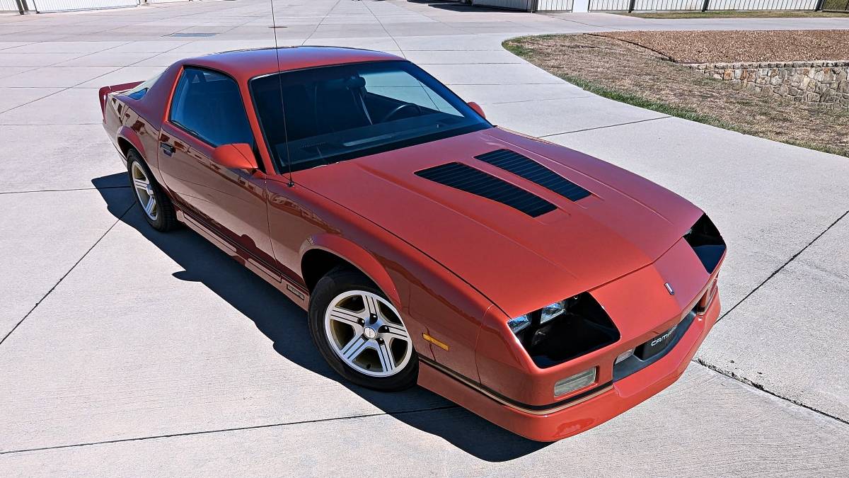 Chevrolet-Camaro-z28-1988-6