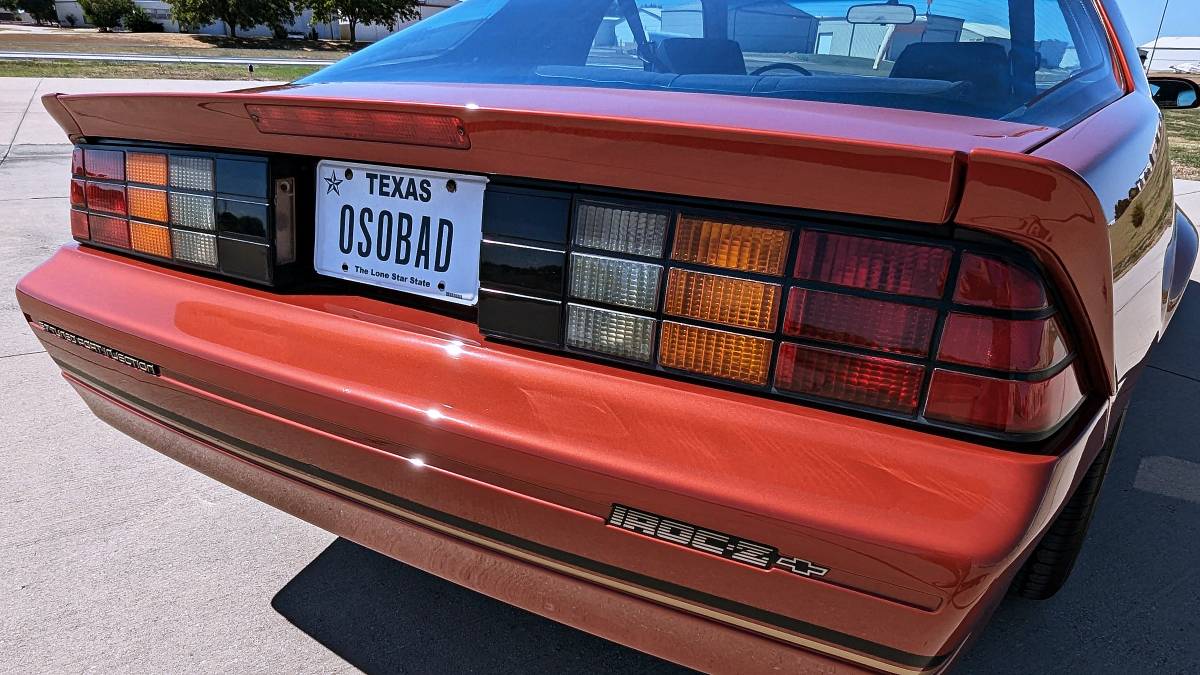 Chevrolet-Camaro-z28-1988-9