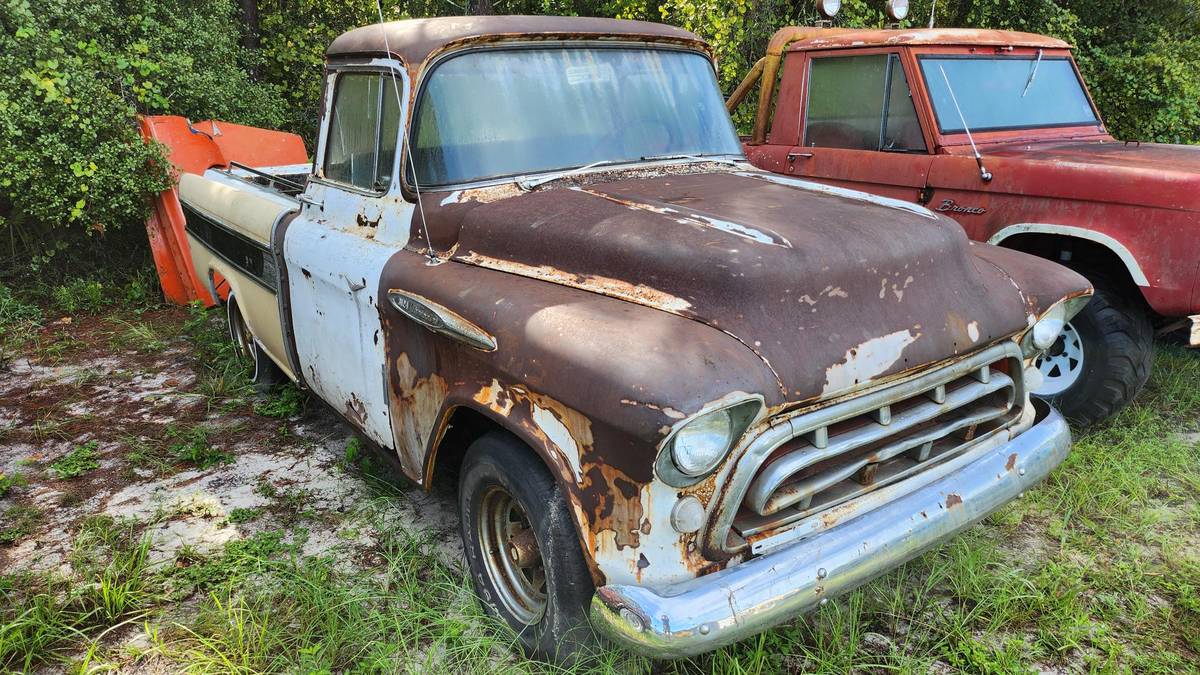 Chevrolet-Cameo-pickup-1957