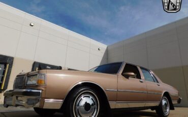 Chevrolet-Caprice-1989-9