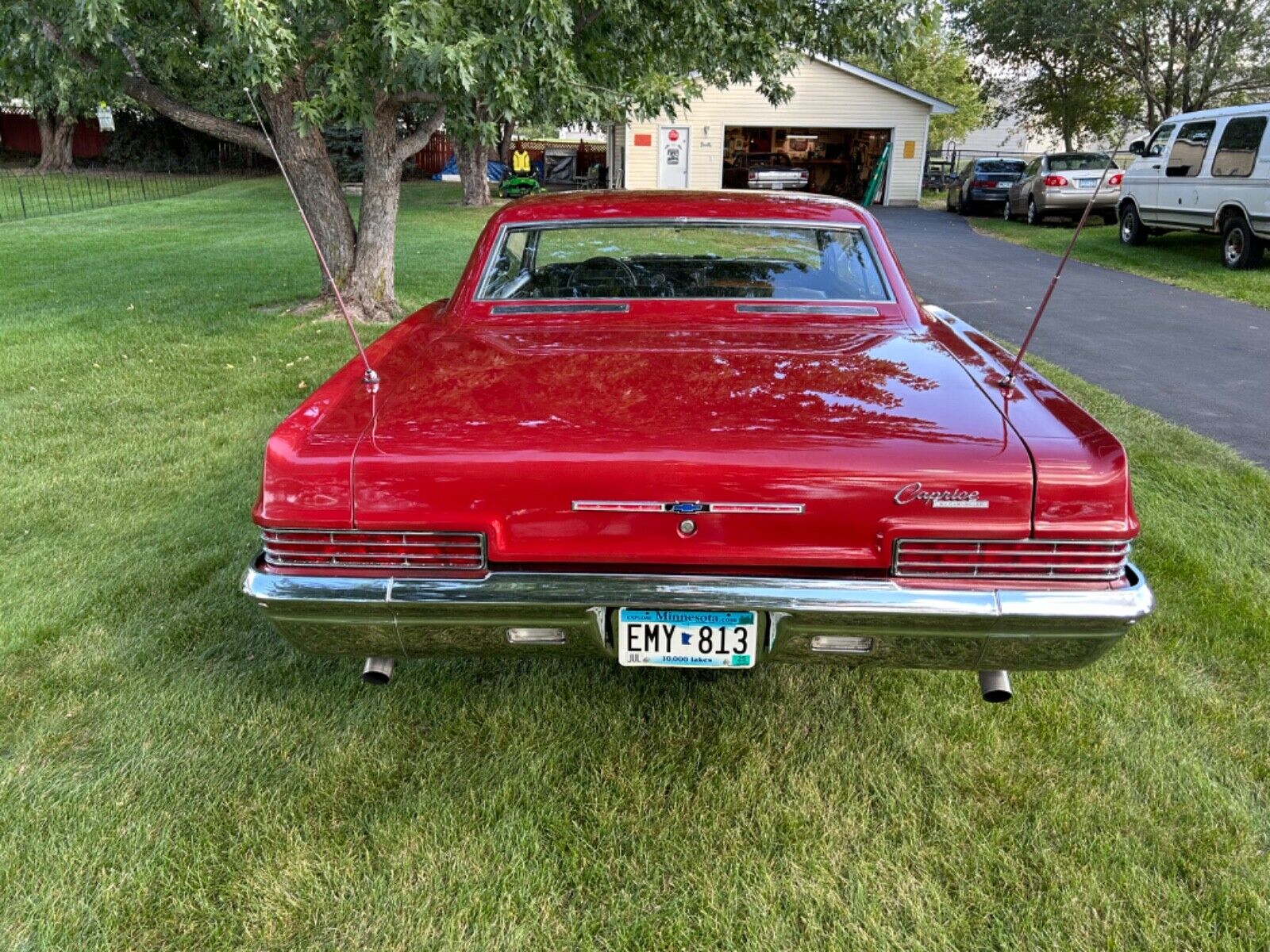 Chevrolet-Caprice-Coupe-1966-3