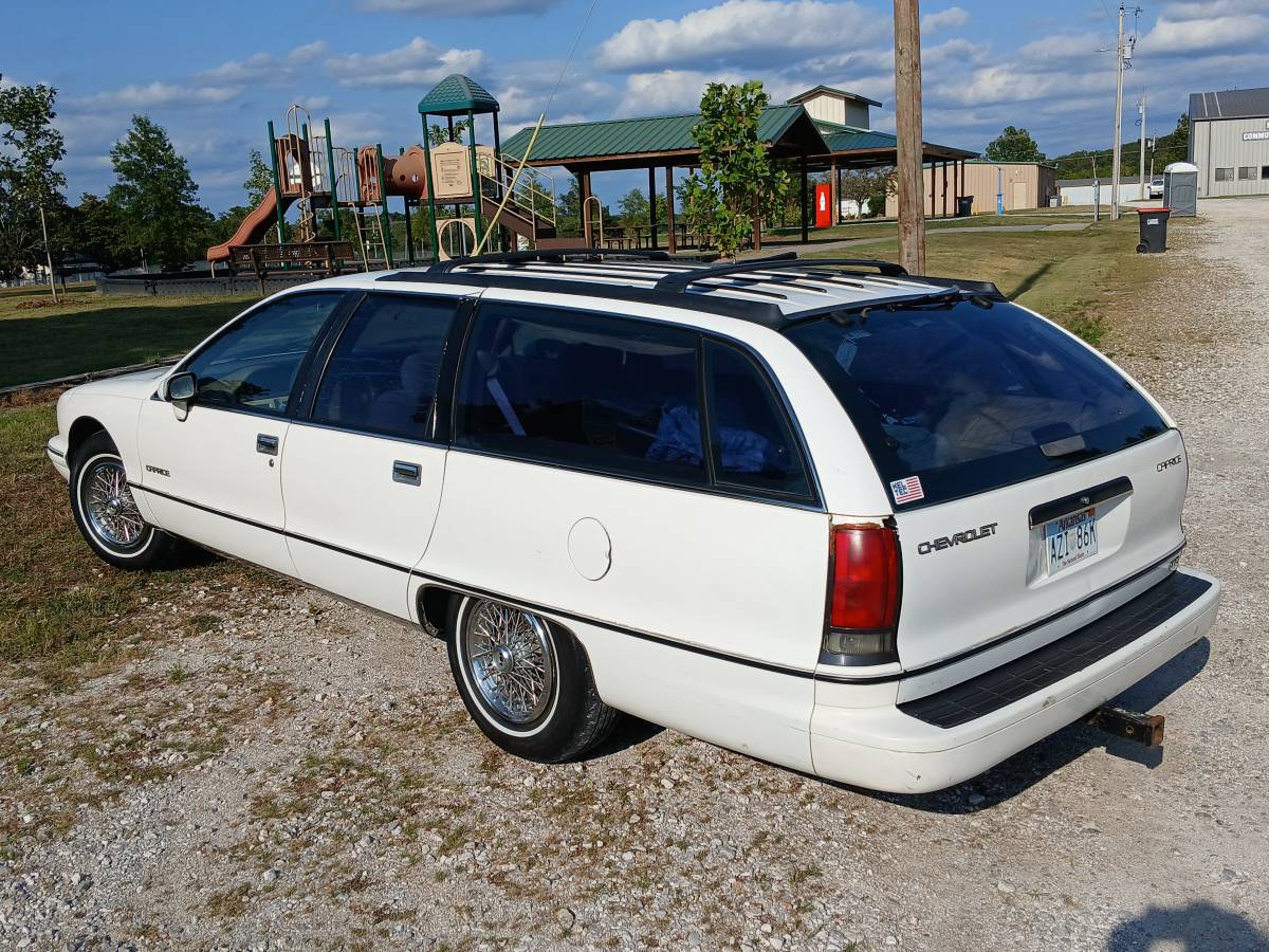 Chevrolet-Caprice-classic-1991-1