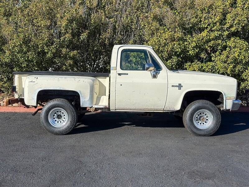 Chevrolet-Ck-10-series-k10-silverado-1985-3