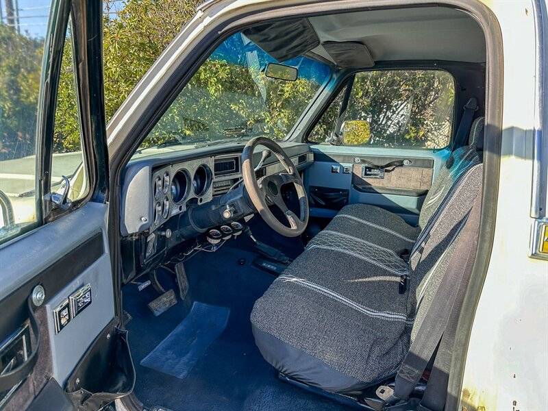 Chevrolet-Ck-10-series-k10-silverado-1985-9