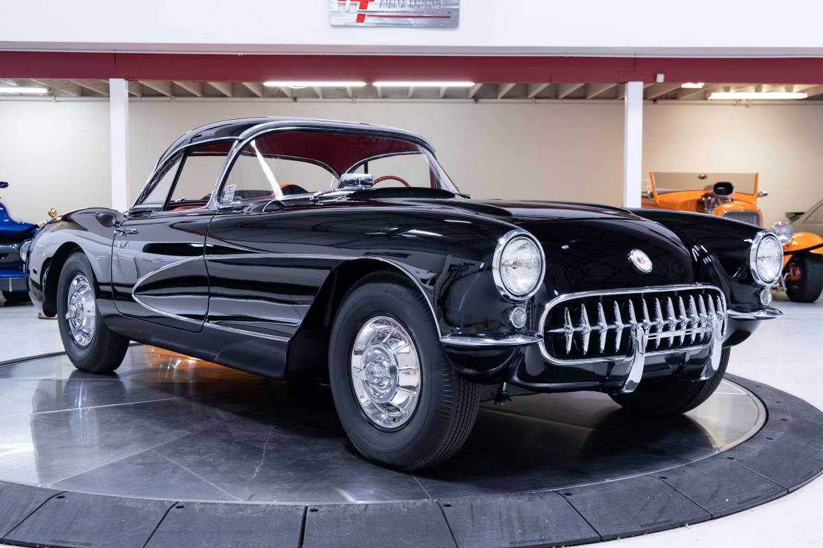 Chevrolet-Corvette-1956-4