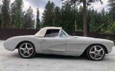 Chevrolet-Corvette-1957-3