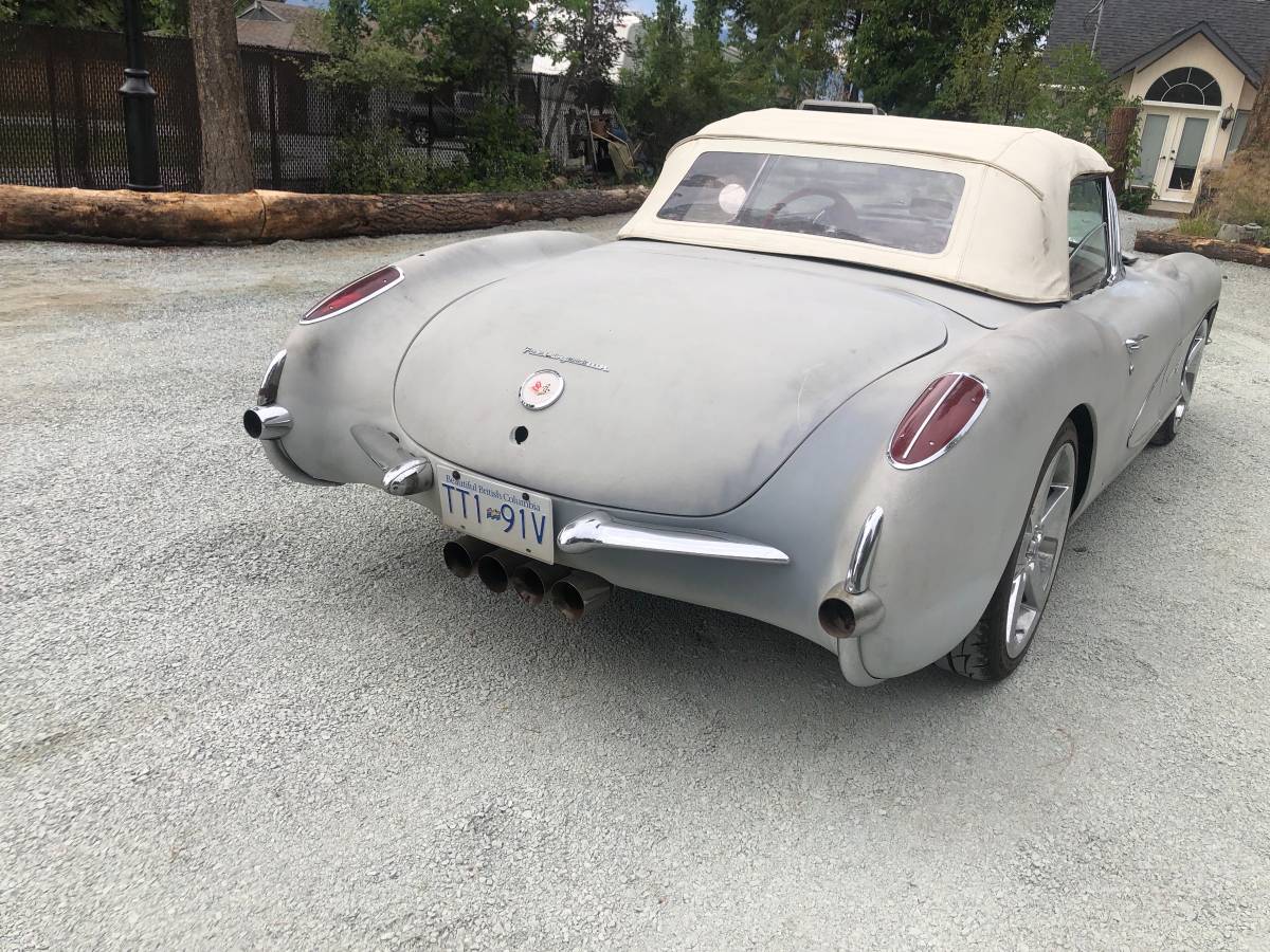 Chevrolet-Corvette-1957-4