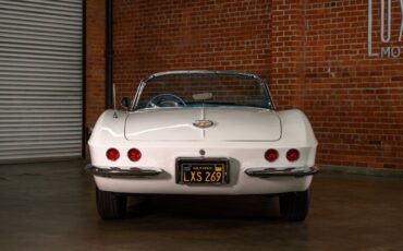 Chevrolet-Corvette-1961-13