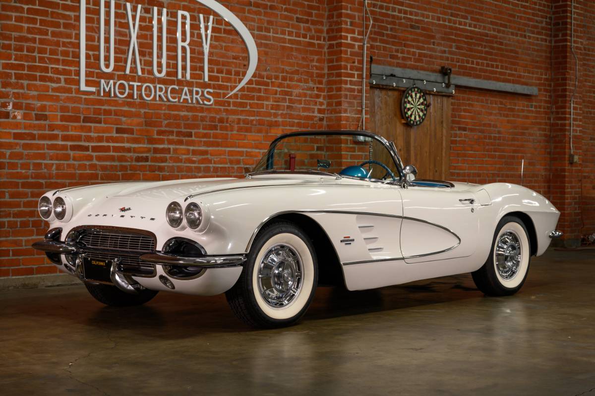 Chevrolet-Corvette-1961-19