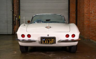 Chevrolet-Corvette-1961-21