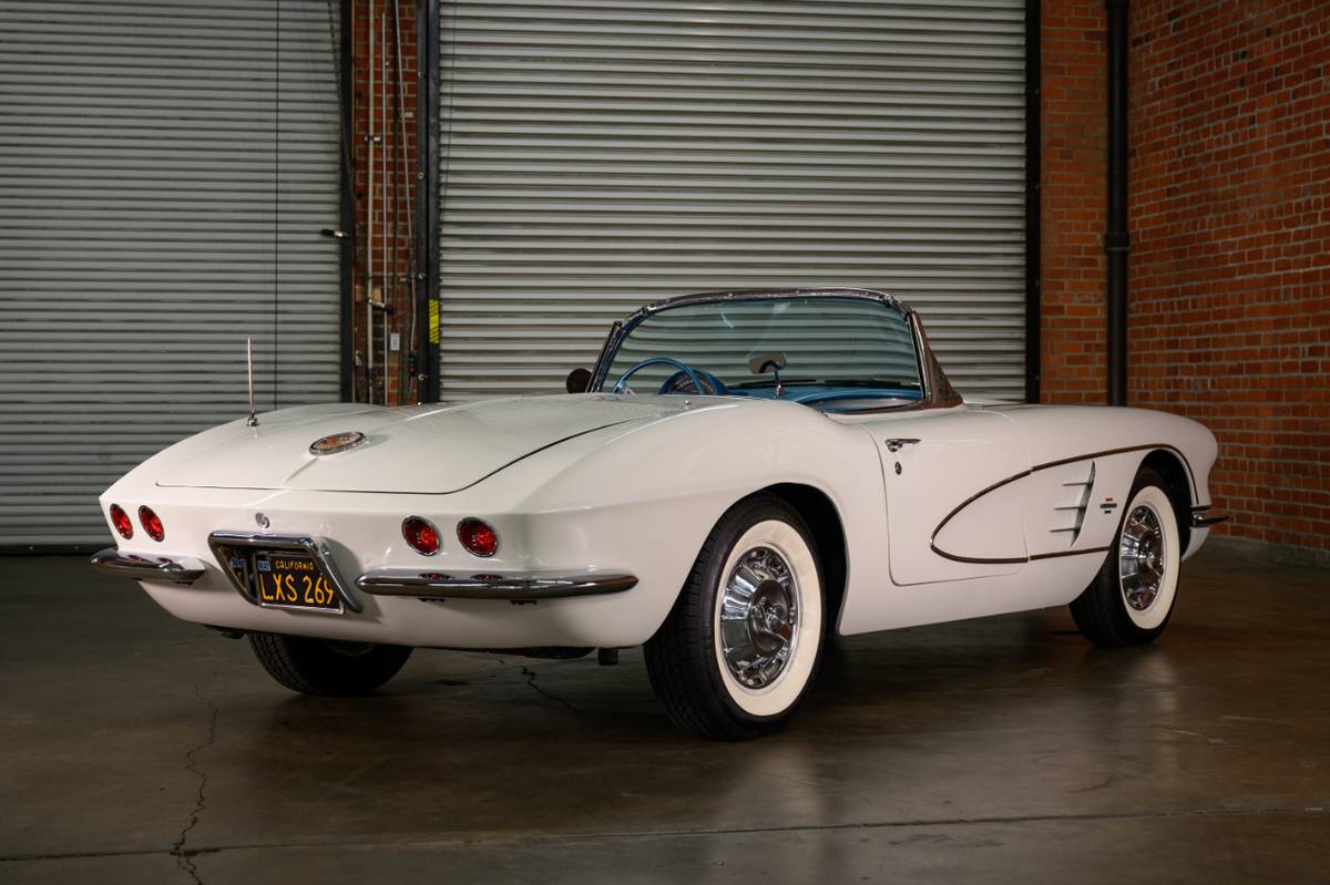 Chevrolet-Corvette-1961-22