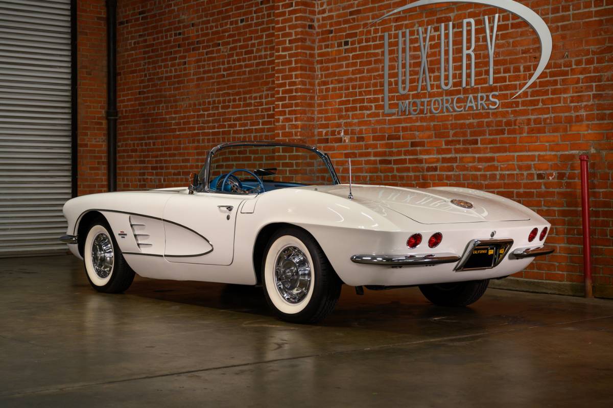 Chevrolet-Corvette-1961-5