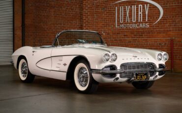 Chevrolet-Corvette-1961