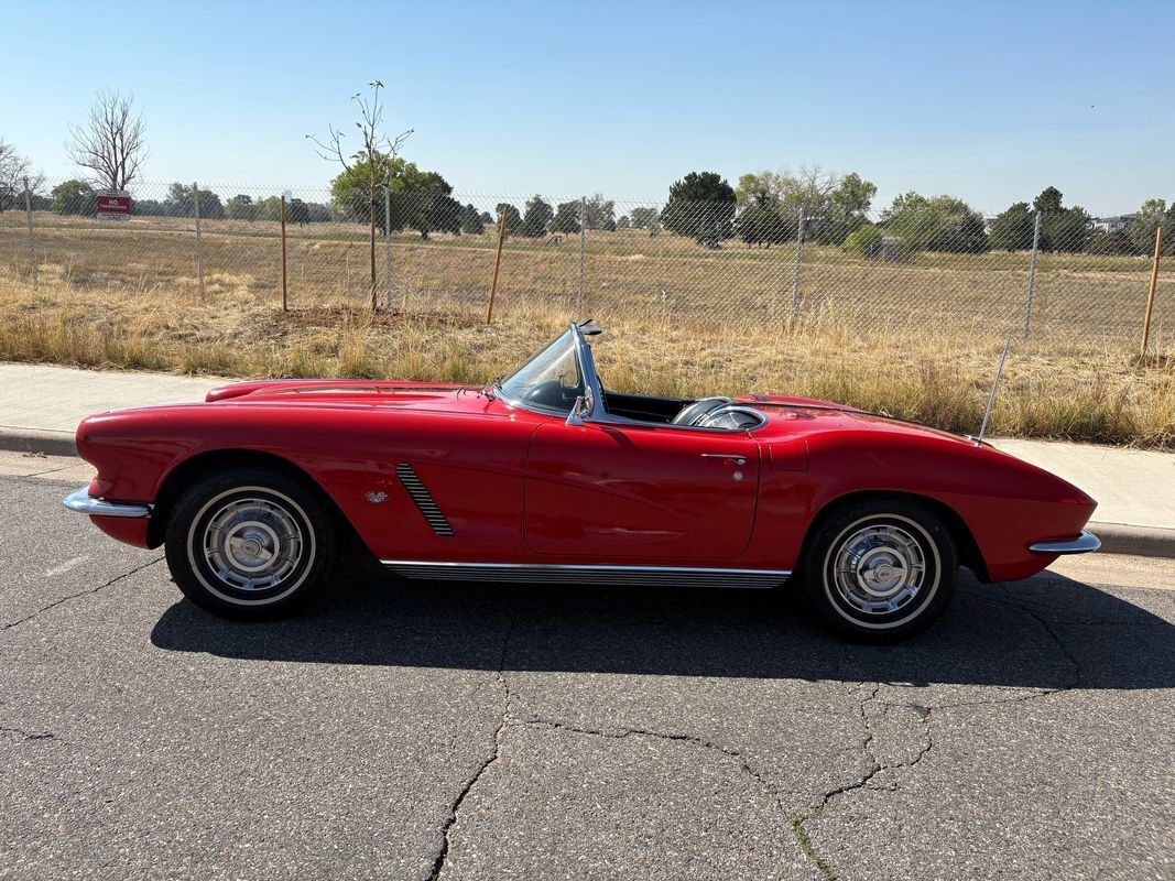 Chevrolet-Corvette-1962-10