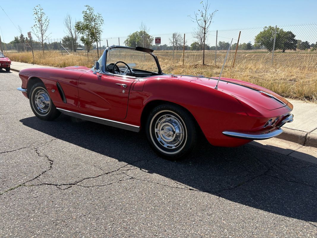 Chevrolet-Corvette-1962-11