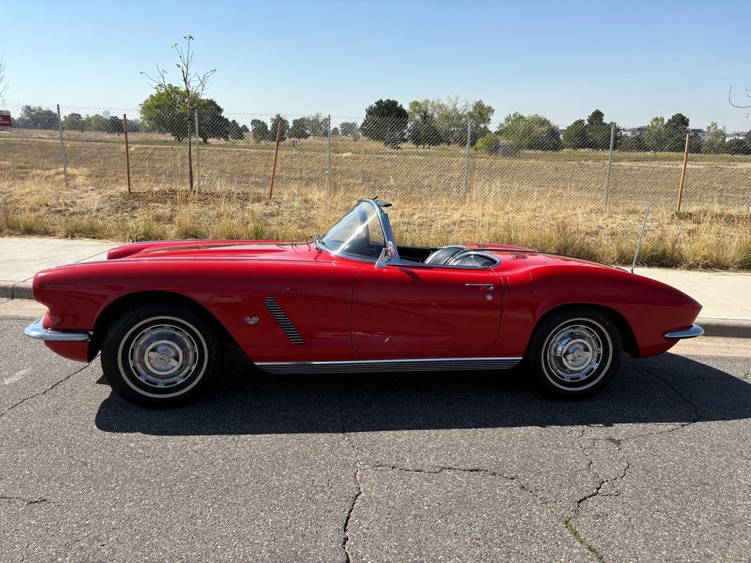 Chevrolet-Corvette-1962-12