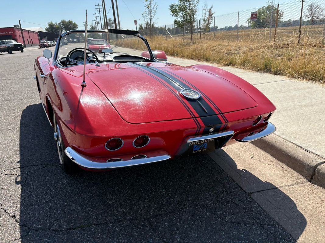 Chevrolet-Corvette-1962-13