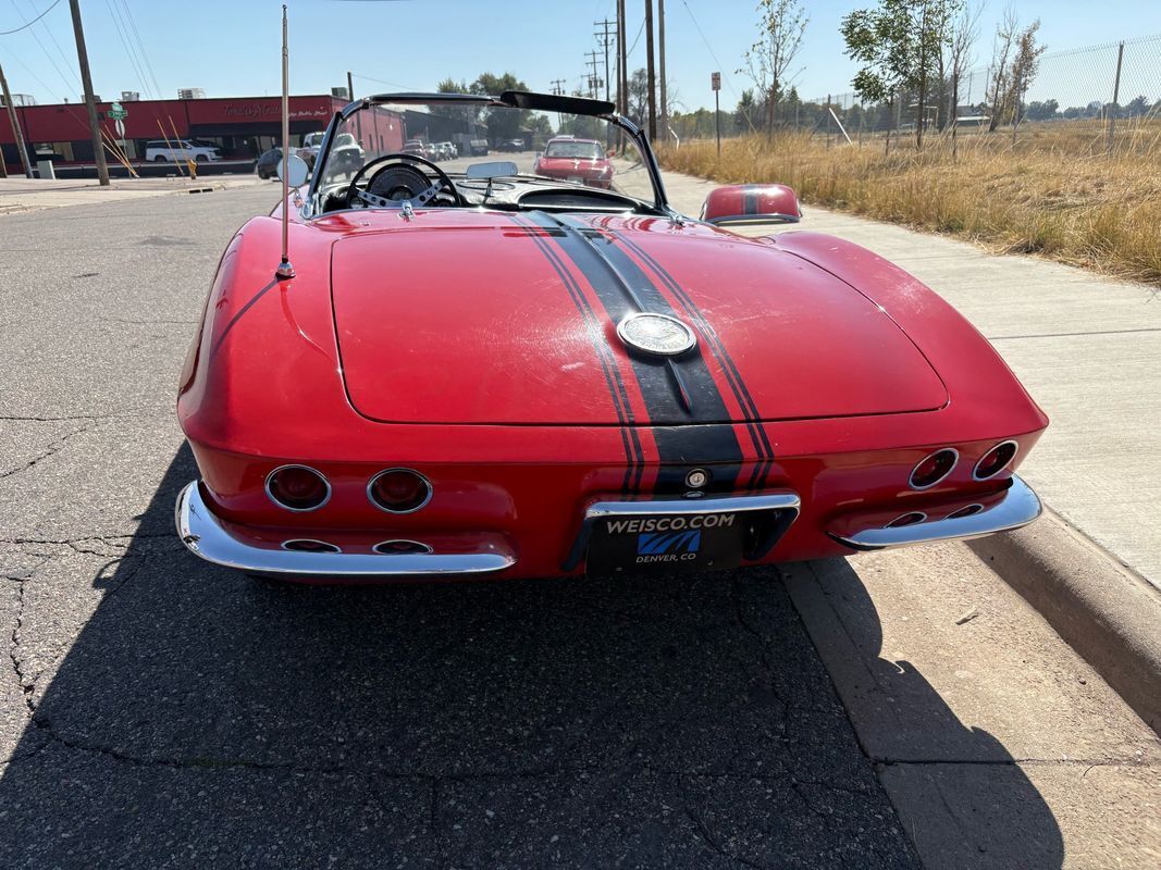 Chevrolet-Corvette-1962-15