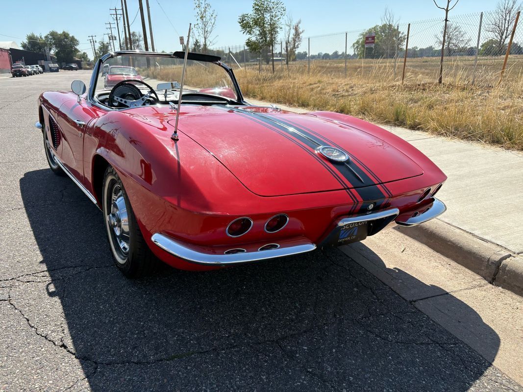 Chevrolet-Corvette-1962-17