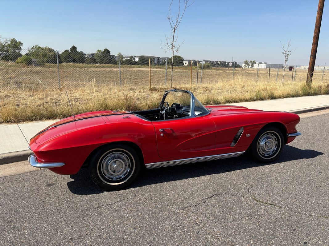 Chevrolet-Corvette-1962-19