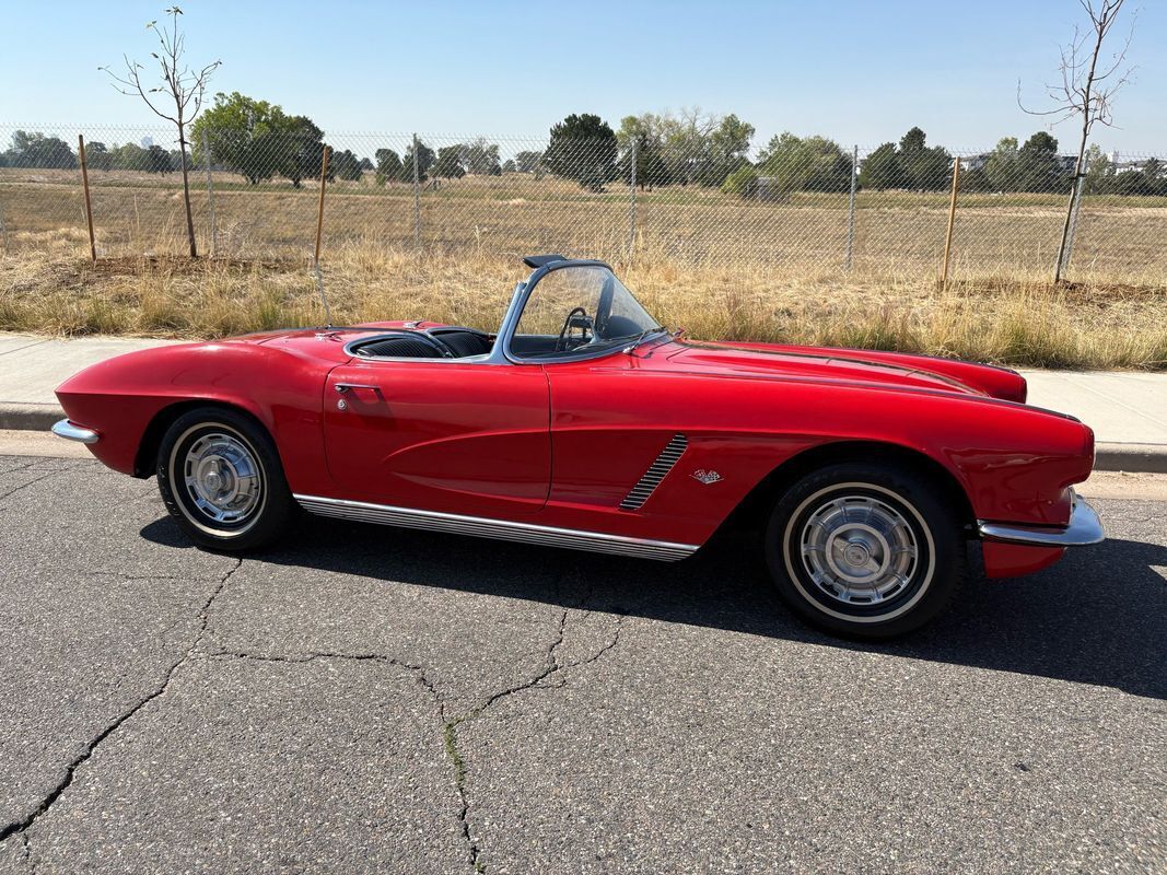 Chevrolet-Corvette-1962-25