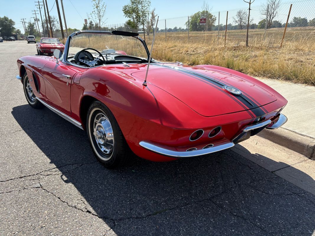 Chevrolet-Corvette-1962-3