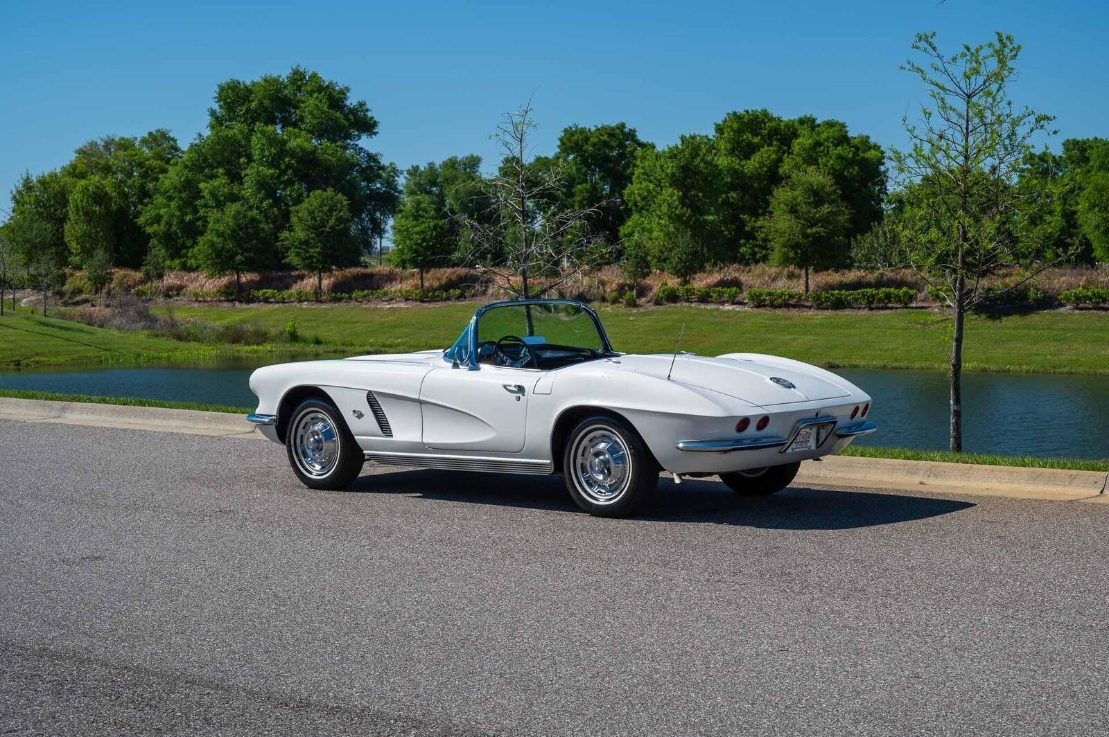 Chevrolet-Corvette-1962-3