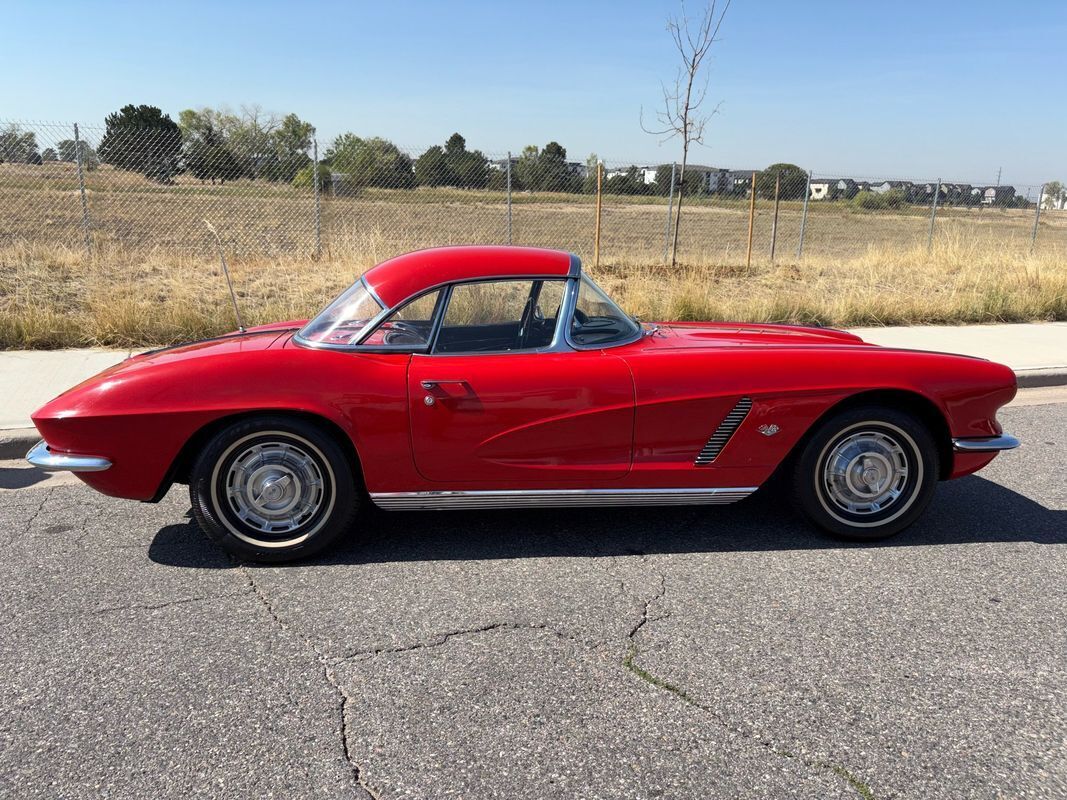 Chevrolet-Corvette-1962-32