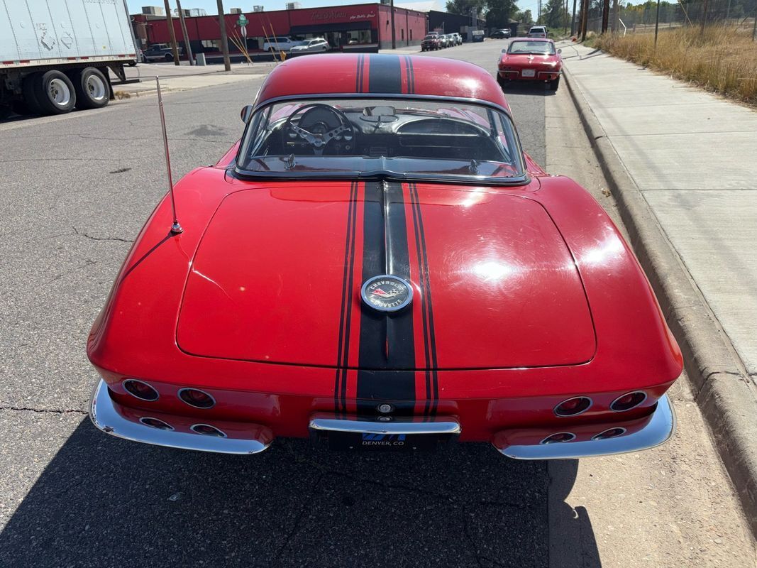 Chevrolet-Corvette-1962-39