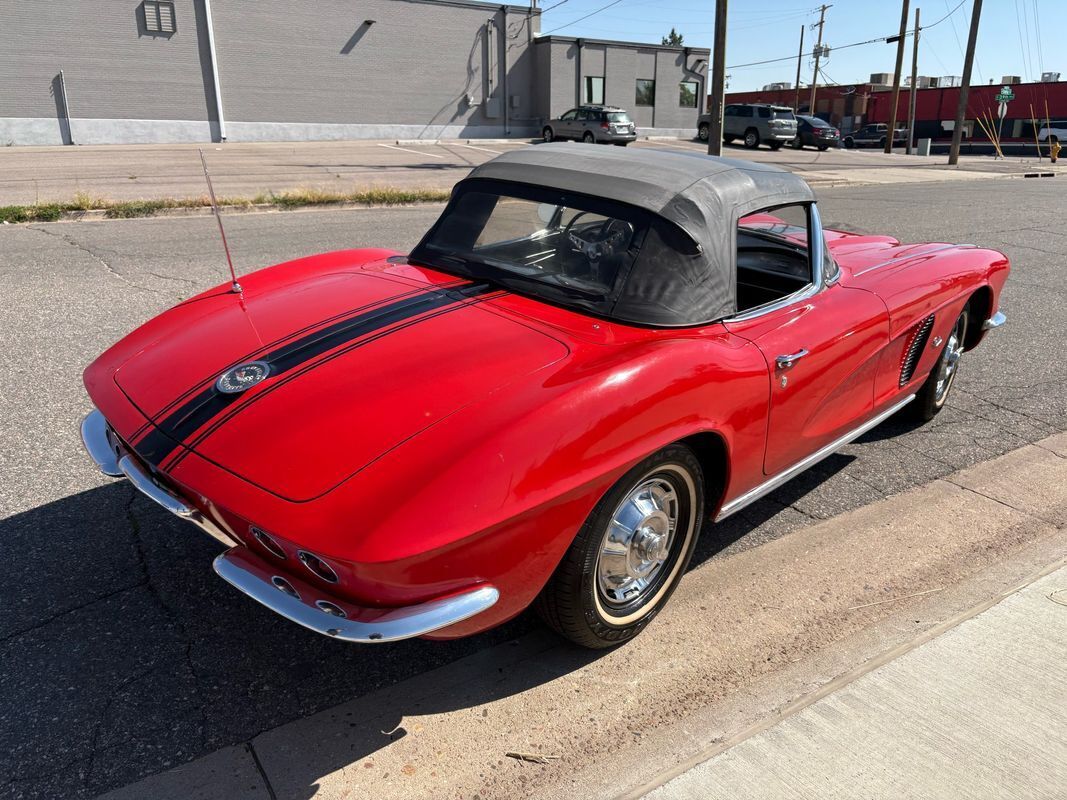 Chevrolet-Corvette-1962-4