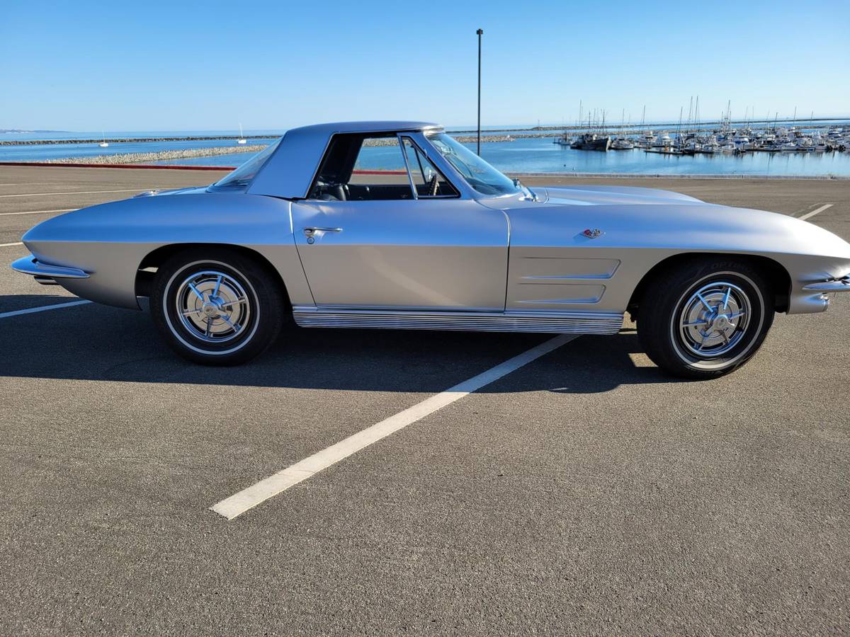 Chevrolet-Corvette-1963-3