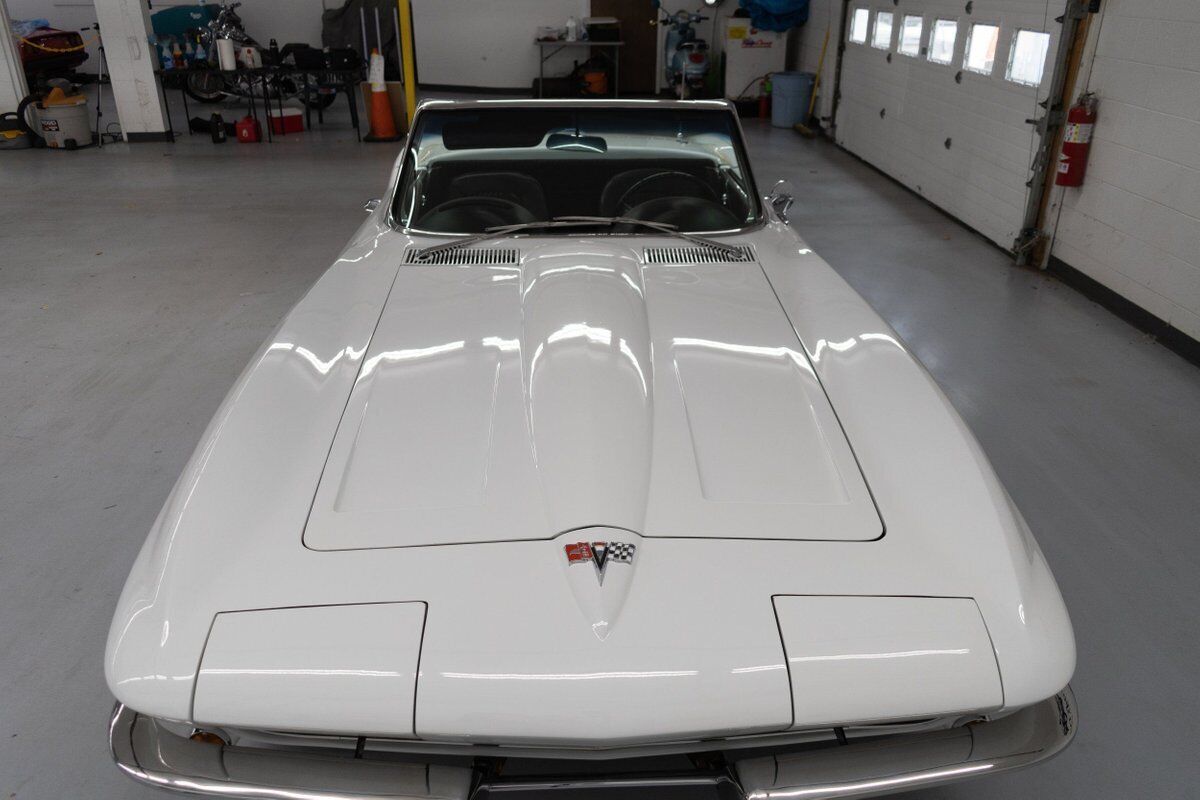 Chevrolet-Corvette-1964-21