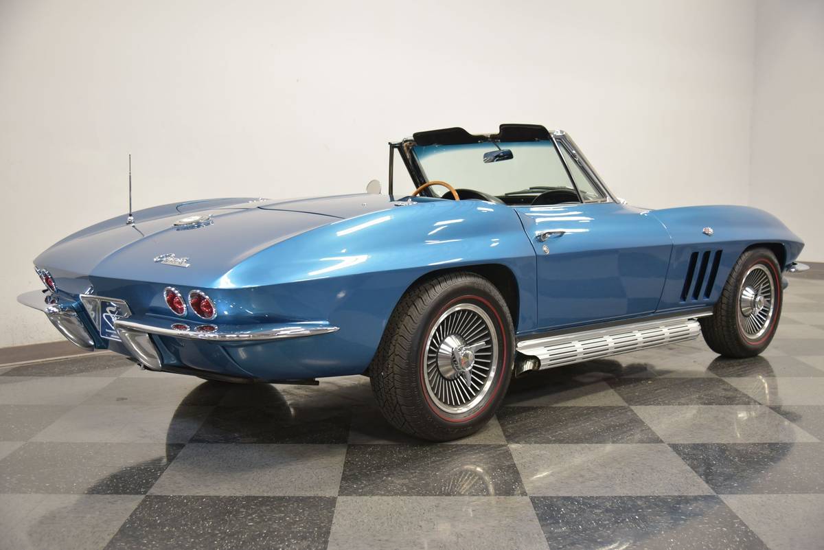 Chevrolet-Corvette-1965-1