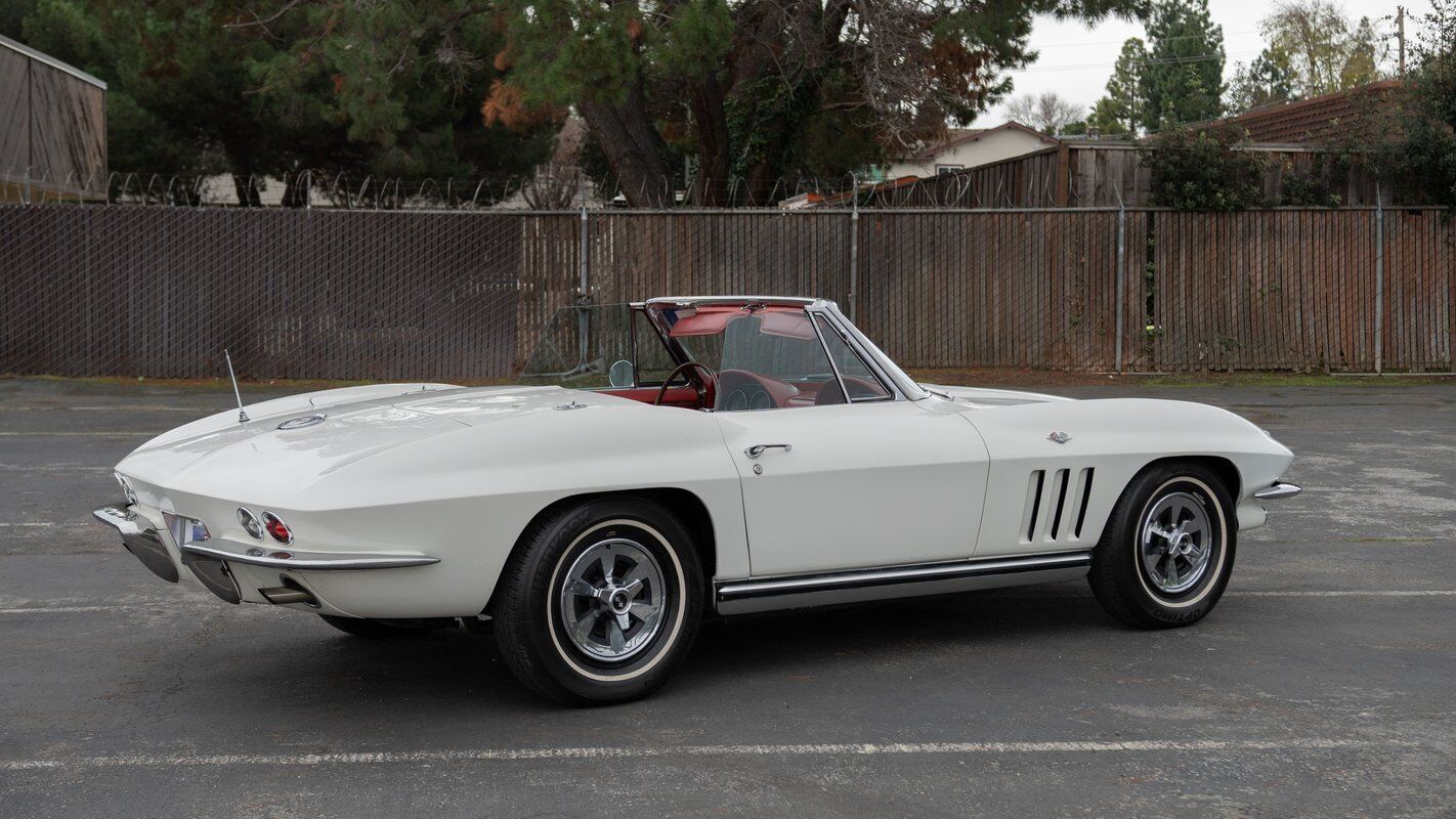 Chevrolet-Corvette-1965-1