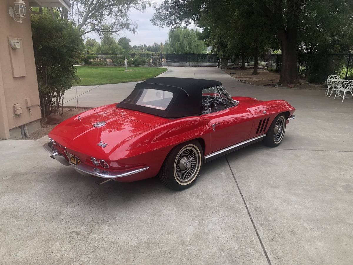 Chevrolet-Corvette-1966-1