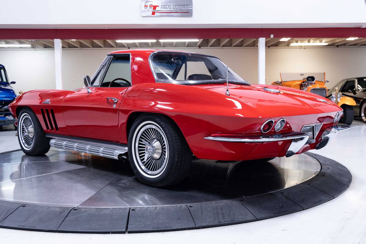 Chevrolet-Corvette-1966-12