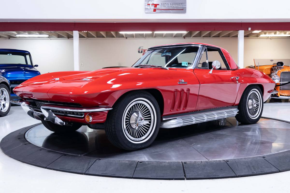 Chevrolet-Corvette-1966-13