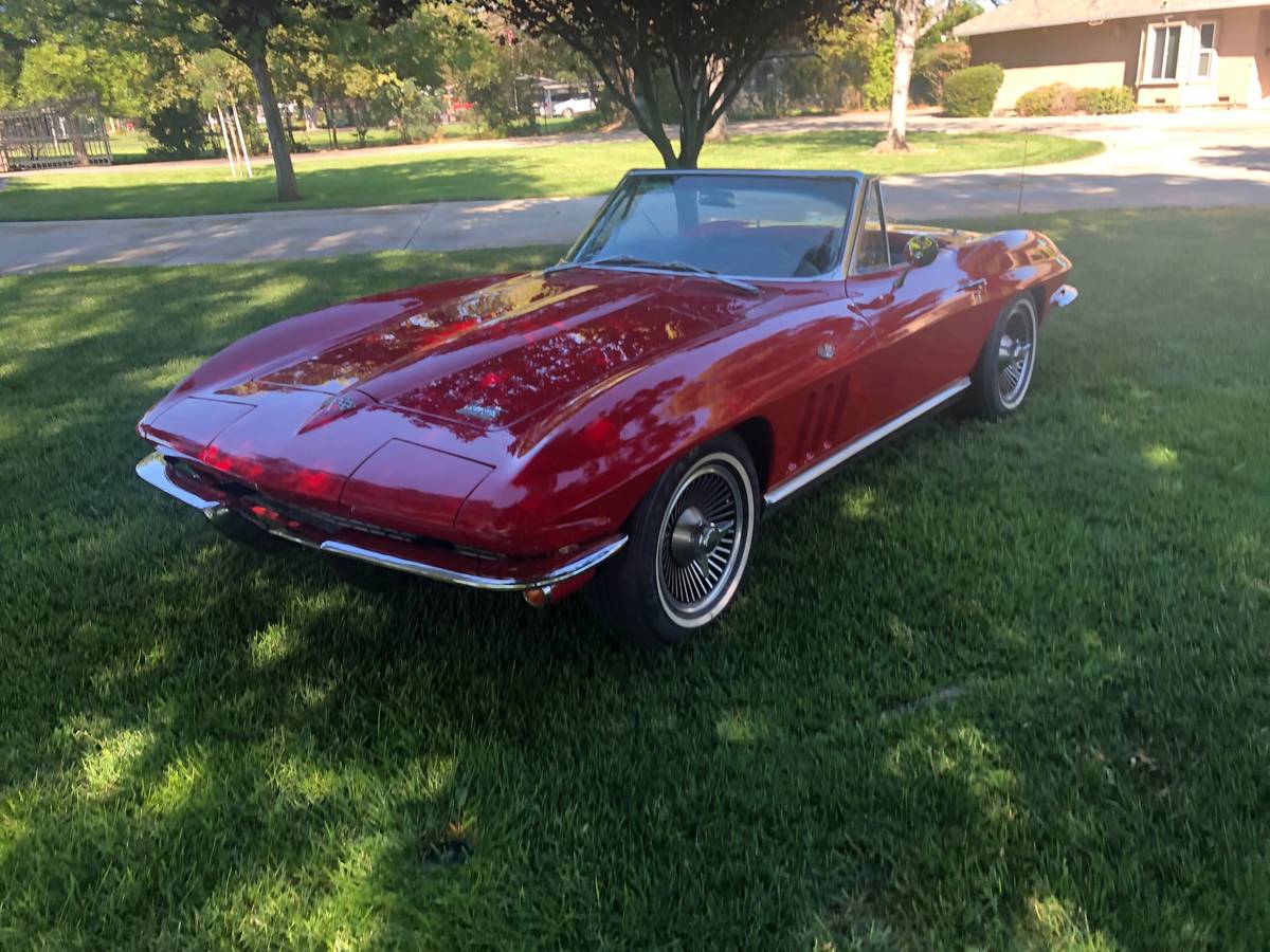 Chevrolet-Corvette-1966-2