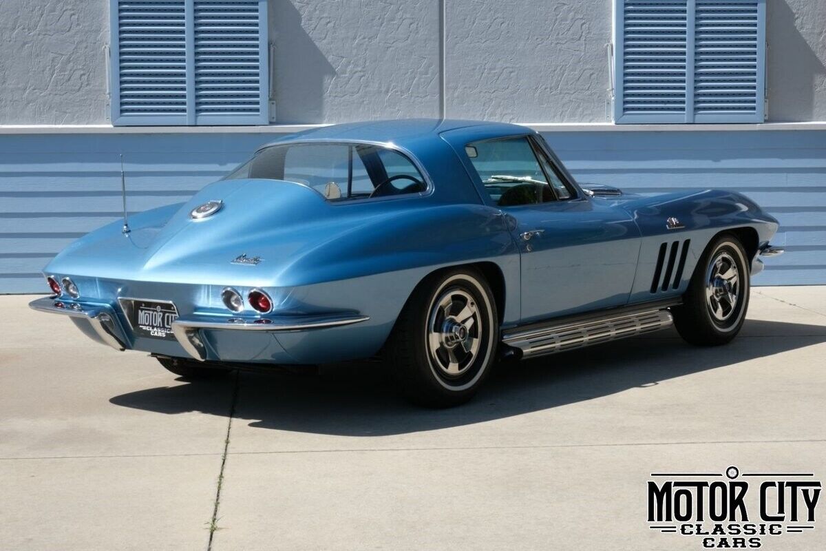 Chevrolet-Corvette-1966-2